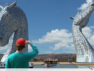 Falkirk looks to turn heads with Kelpies construction