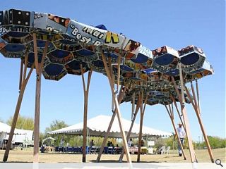 Campaign board shelter wins prize