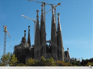 Gaudi’s La Sagrada Familia sails through economic storm