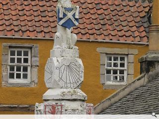 Inverkeithing set fair with a Mercat Cross makeover