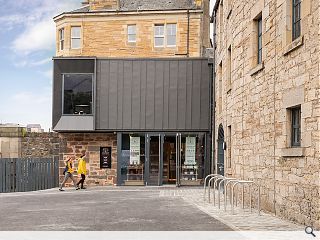 Urban distillery blends tradition & modernity in Edinburgh 