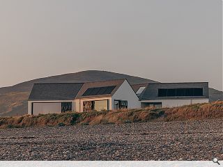 Artist-architect collaboration brings shelter to the rugged Cumbrian coast 